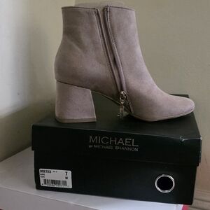 Michael Shannon Women's Tan Ankle Boots